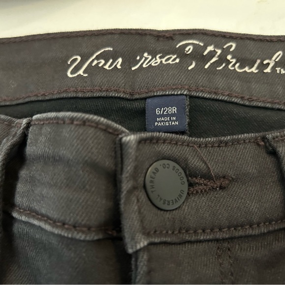 Universal Thread Jeans - Picture 3 of 3